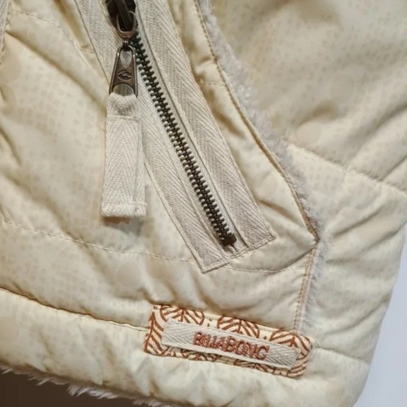 Billabong hooded sherpa-lined Puffy Vest - Picture 6 of 9
